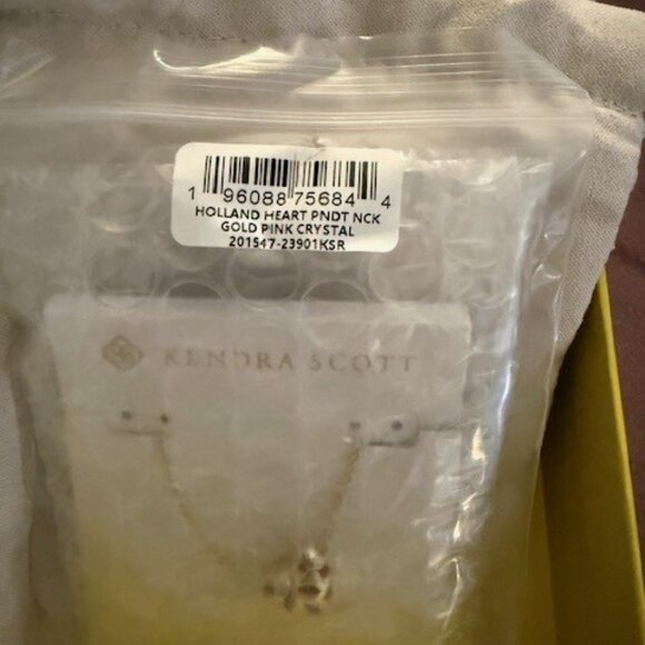 NEW NWT KENDRA SCOTT GOLD HOLLAND HEART PENDANT NECKLACE IN PINK CRYSTAL - Picture 3 of 3